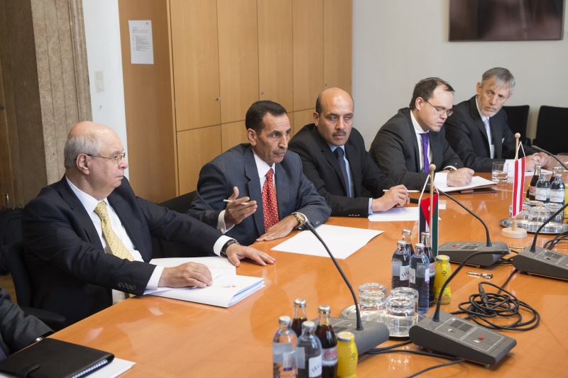 Aussprache. Jordanische Delegation mit dem Ausschussvorsitzenden Bassam Al Manaseer (2.v.li.).