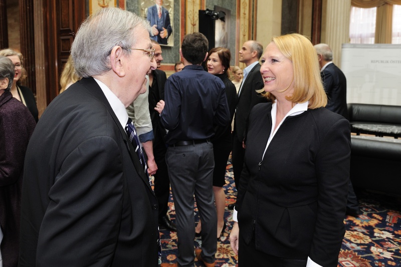 v.re.: Nationalratspräsidentin Doris Bures (S) im Gespräch mit Ari Rath