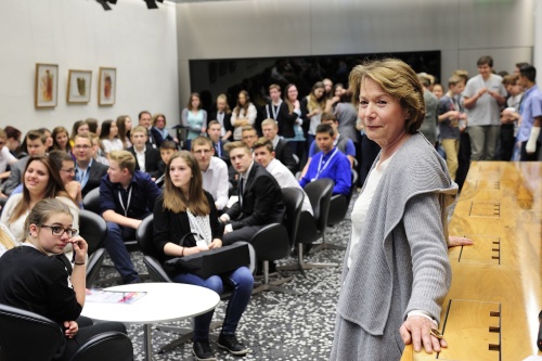 Bundesratspräsidentin Sonja Zwazl (V) begrüßt die VeranstaltungsteilnehmerInnen