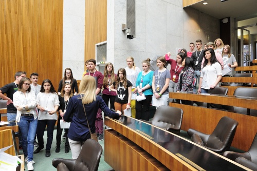 Führung druch das Parlamentsgebäude für die teilnehmenden SchülerInnen