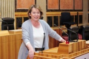Bundesratspräsidentin Sonja Zwazl (V) am Rednerpult