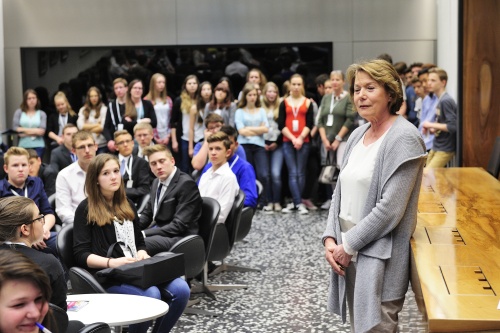 Bundesratspräsidentin Sonja Zwazl (V) begrüßt die VeranstaltungsteilnehmerInnen