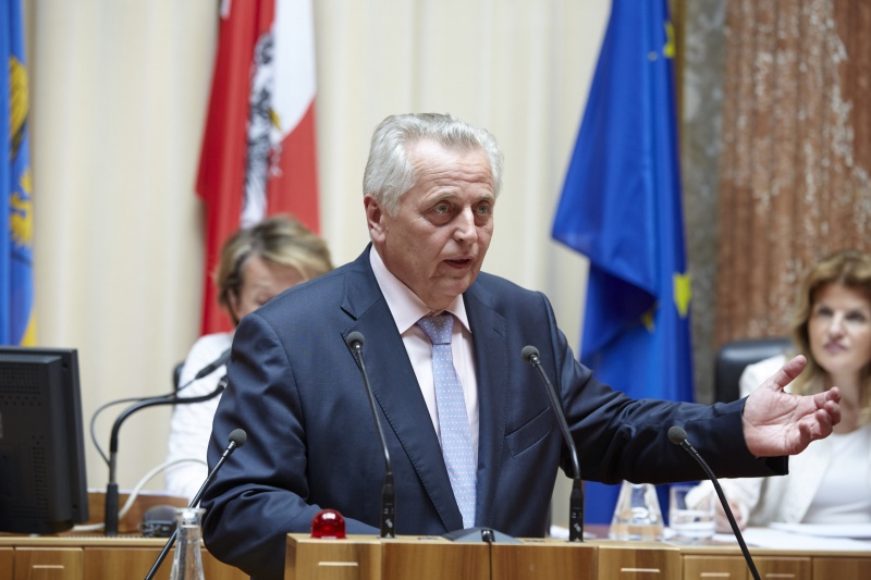 Sozialminister Rudolf Hundstorfer (S) bei seinem Einleitungsreferat