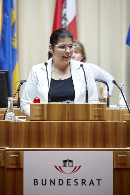 Vertreterin der Produktionsschule Leonding Sebnem Ertl am Wort