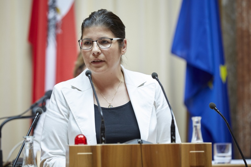 Vertreterin der Produktionsschule Leonding Sebnem Ertl am Wort