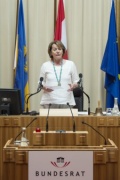 Bundesratspräsidentin Sonja Zwazl (V) bei ihrer Abschiedsrede am Präsidium