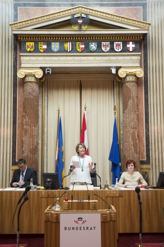 Bundesratspräsidentin Sonja Zwazl (V) bei ihrer Abschiedsrede am Präsidium