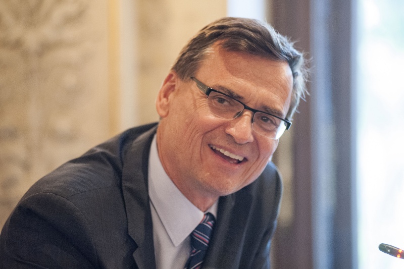 Präsident des Verbandes Österreichischer Zeitungen Thomas Kralinger am Podium.