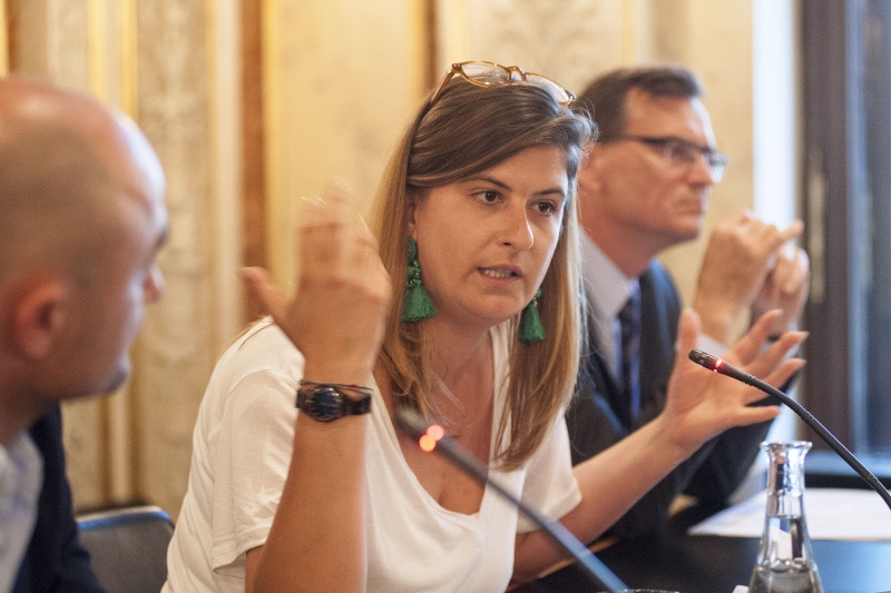 v.li. am Podium: Moderator und Leiter "Der Standard - Etat" Harald Fidler,  News Verlag Mesi Tötschinger, Präsident des Verbandes Österreichischer Zeitungen Thomas Kralinger