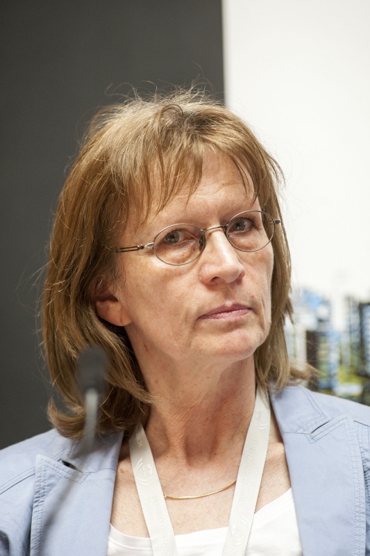 Geschaeftsführerin BEZEV Deutschland Gabriele Weigt am Podium