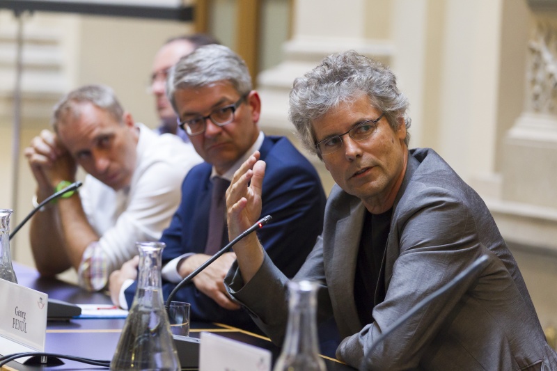 v.re.: Vorsitzender Bundessektion Architekten/Kammer der Architekten und Ingenieurkonsulenten Georg Pendl am Wort, Parlamentsvizedirektor Alexis Wintoniak Nationalratsabgeordneter Dieter Brosz (G) und Architekt Christian Jabornegg