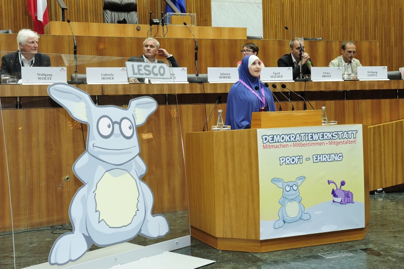 Schülerin am Rednerpult