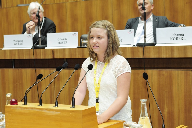 Schülerin am Rednerpult