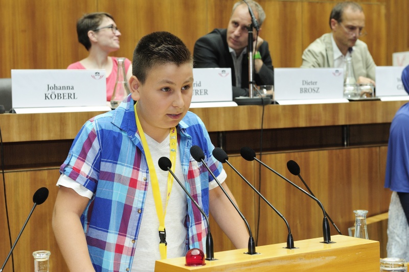 Schüler am Rednerpult