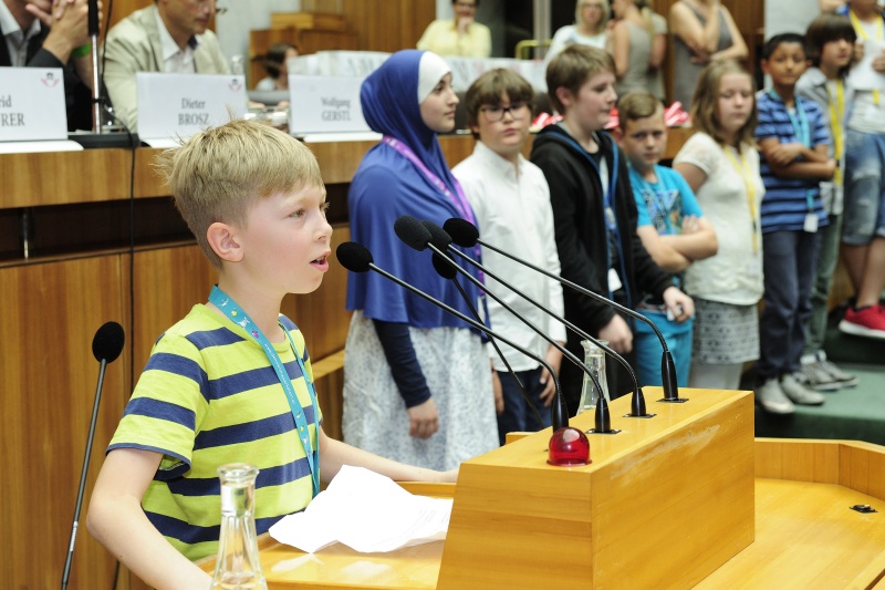 Schüler am Rednerpult
