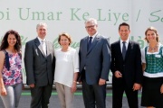 Gruppenfoto mit Bundesratspräsidentin Sonja Zwazl (V) (3.v.li.) und dem Vizepräsidenten des tschechischen Senats Ivo Barek (3.v.li.)