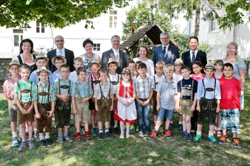 Gruppenfoto mit SchülerInnen der Volksschule Poysdorf