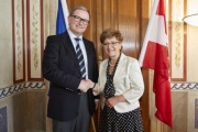v.li.: Zweite Nationalratspräsident Karlheinz Kopf (V) und die Vizemarschallin des polnischen Sejm Elzbieta Radziszewska