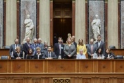 Gruppenfoto  der Delegation des American Jewish Committees im Historischen Sitzungssaal
