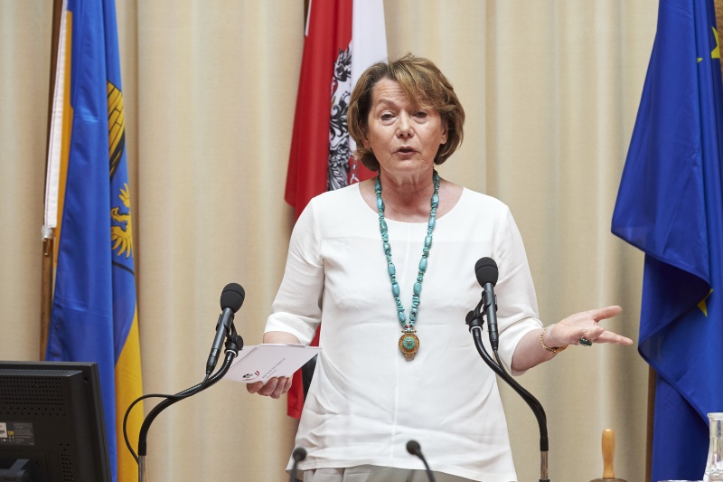 Bundesratspräsidentin Sonja Zwazl (V) bei ihrer Abschiedsrede am Präsidium