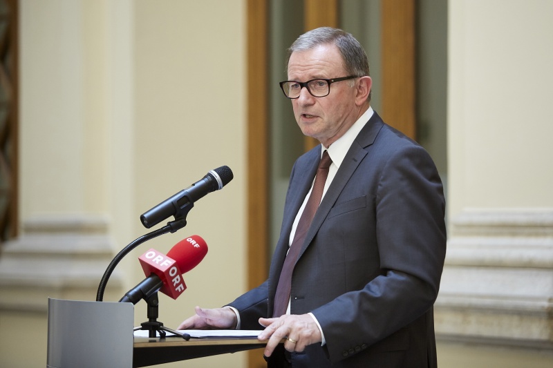 Zweiter Nationalratspräsident Karlheinz Kopf (V) begrüßt die VeranstaltungsteilnehmerInnen