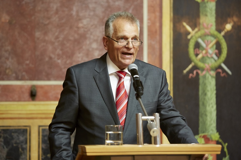 Bundesratspräsident Gottfried Kneifel begrüßt die VeranstaltungsteilnehmerInnen