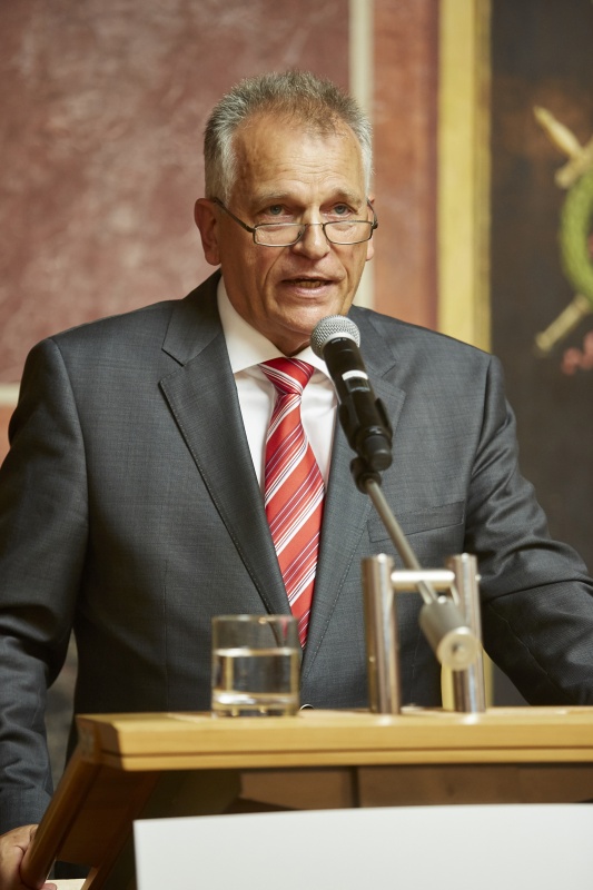 Bundesratspräsident Gottfried Kneifel begrüßt die VeranstaltungsteilnehmerInnen