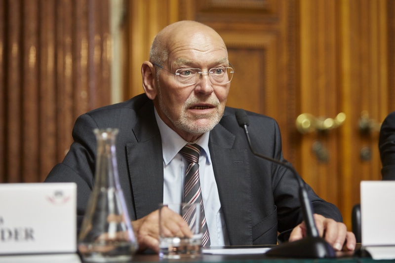 Bundesrat Reinhard Todt (S) am Wort