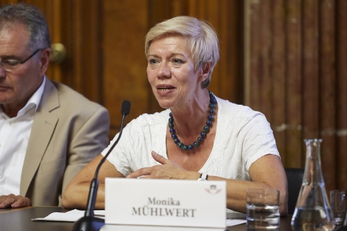 Bundesrätin Monika Mühlwerth (F) am Podium