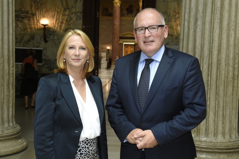 v.li.: Nationalratspräsidentin Doris Bures (S) und der Erste Vizepräsident der Europäischen Kommission Frans Timmermans