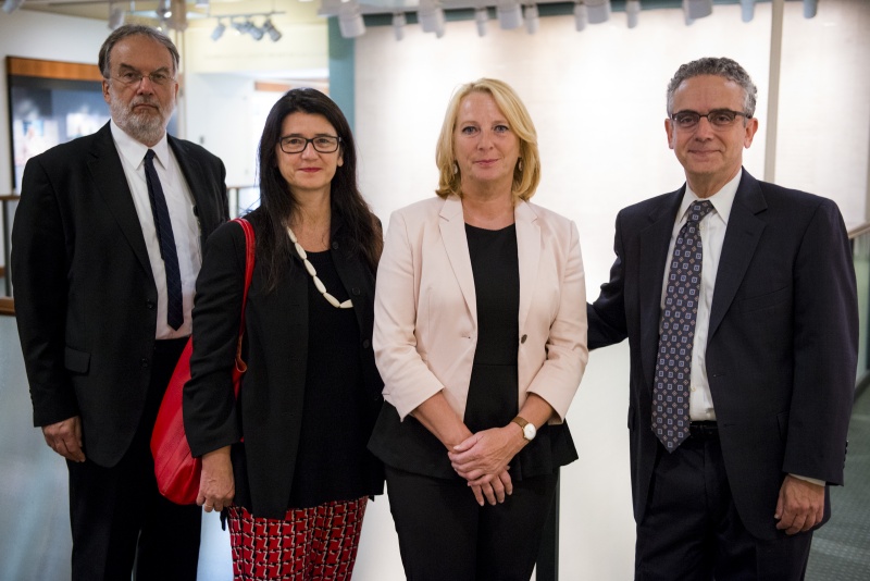 v.li.: Director of Research and Chef Archivist Leo Baeck Institut Frank Mecklenburg, Deputy Consul General Waltraud Dennhardt-Herzog, Nationalratspräsidentin Doris Bures (S) und Executive Director Leo Baeck Institut William H. Weitzer