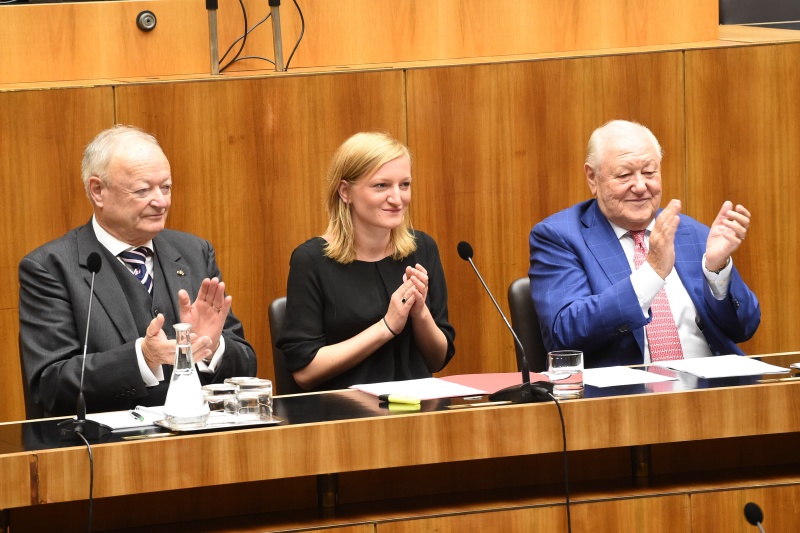 v.li.:  Präsident des Seniorenrates Andreas Khol, Vorsitzende der Bundesjugendvertretung Laura Schoch und Seniorenratspräsident Karl Blecha