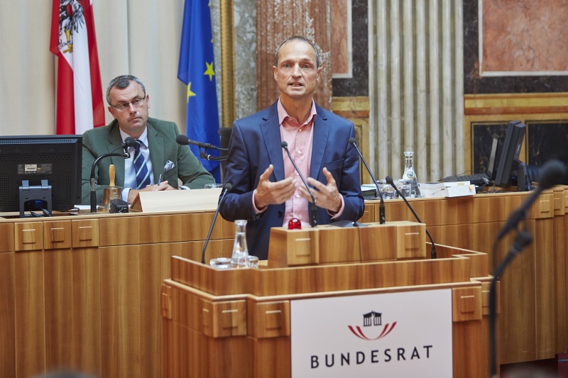 Nationalratsabgeordneter Wolfgang Gerstl (V) am Rednerpult