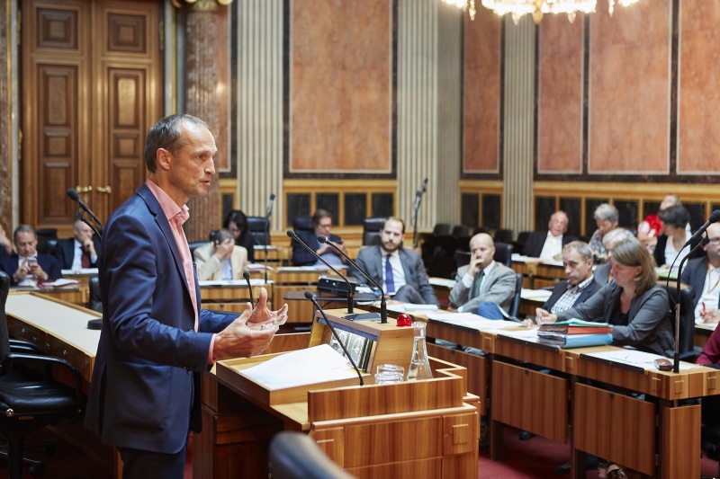 Nationalratsabgeordneter Wolfgang Gerstl (V) am Rednerpult