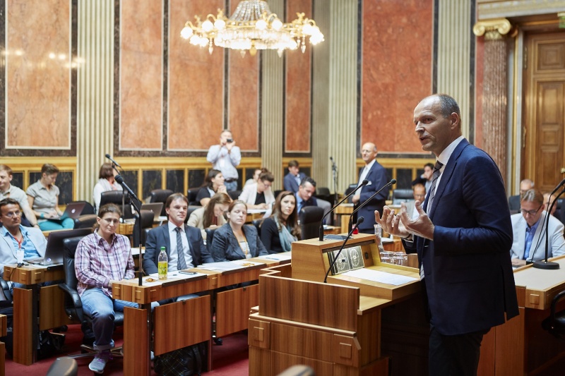 Nationalratsabgeordneter Harald Stefan (F) am Rednerpult