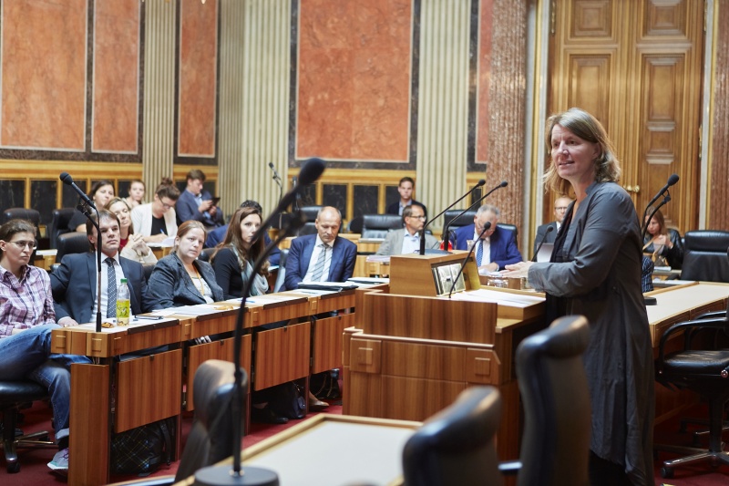 Nationalratsabgeordnete Daniela Musiol (G) am Rednerpult