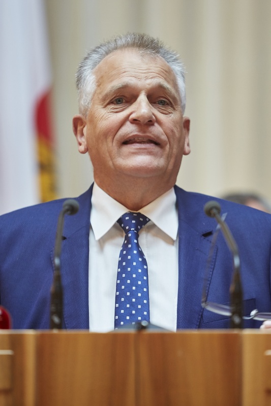 Bundesratspräsident Gottfried Kneifel am Rednerpult