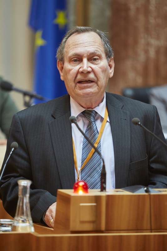 Bürgervertreter Heinz Emhofer am Rednerpult