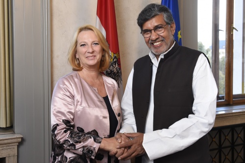 v.li.: Nationalratspräsidentin Doris Bures (S) und Friedensnobelpreisträger 2014  Kailash Satyarthi