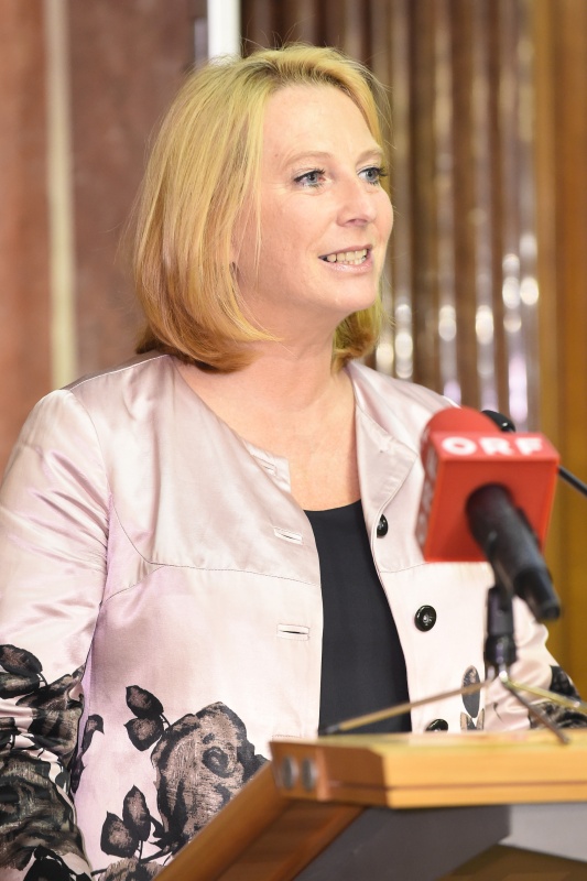 Nationalratspräsidentin Doris Bures (S) am Rednerpult