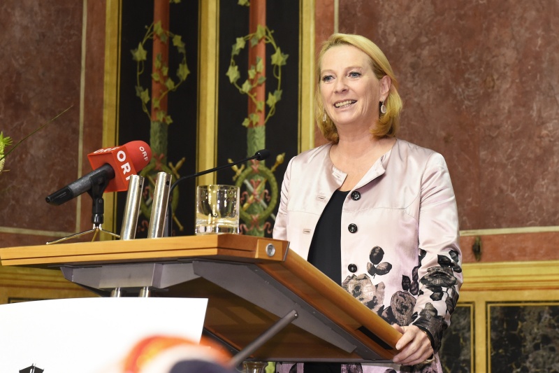 Nationalratspräsidentin Doris Bures (S) am Rednerpult