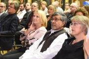 v.li.: Nationalratspräsidentin Doris Bures (S) und Friedensnobelpreisträger 2014 Kailash Satyarthi