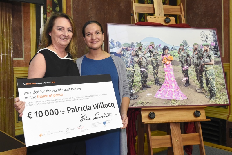 v.re.: Preisträgerin Patricia Willocq und Silvia Lammerhuber vor dem Siegerbild