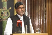 Friedensnobelpreisträger 2014 Kailash Satyarthi am Rednerpult