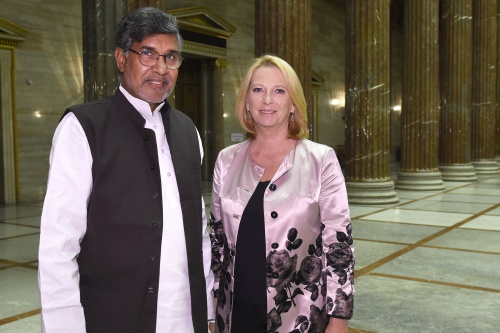 v.re.: Nationalratspräsidentin Doris Bures (S) und Friedensnobelpreisträger 2014  Kailash Satyarthi