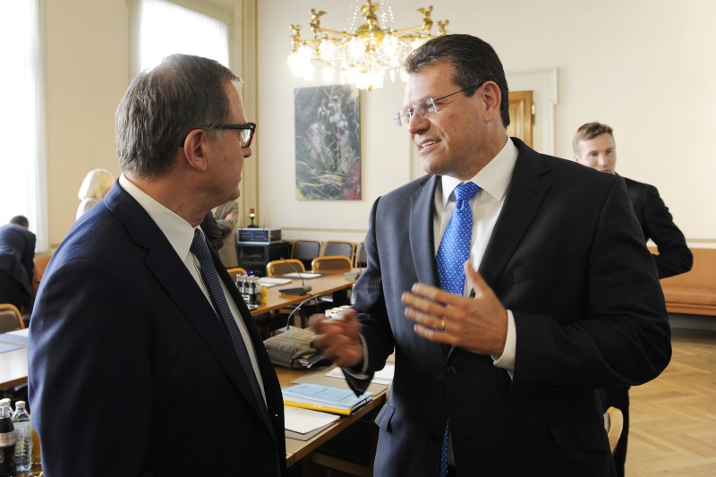 v.re.: Der für die Energieunion zuständige Vizepräsident der Europäischen Kommission Maros Sefcovic und der  Zweiten Nationalratspräsident Karlheinz Kopf (V) im Gespräch