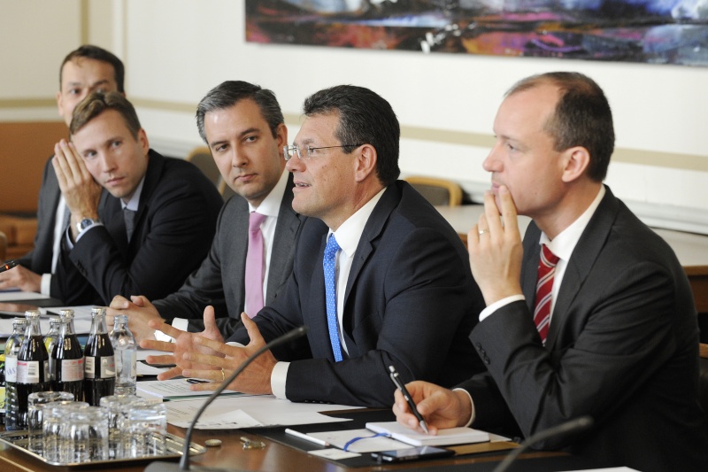 Aussprache: EU-Delegation mit dem für die Energieunion zuständigen Vizepräsidenten der Europäischen Kommission Maros Sefcovic (2.v.re.)