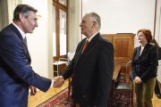 Bundesratspräsident Gottfried Kneifel (V, re.) begrüßt den Landtagspräsident von Südtirol Thomas Widmann