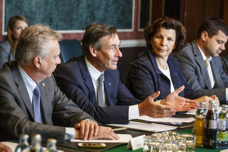 v.li.: Südtiroler Delegation mit v.li.:  Vizelandtagspräsident Roberto Bizzo, Landtagspräsident Thomas Widmann, Präsidiumsmitglied Maria Hochgruber Kuenzer und Präsidiumsmitglied Roland Tinkhauser