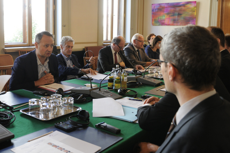 Aussprache: v.li.: Österreichische Delegation mit dem Klubobmann der SPÖ im österreichischen Nationalrat Andreas Schieder, Nationalratsabgeordnetem Josef Cap